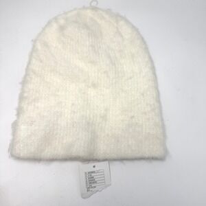 Urban Outfitters NWT Beanie Womens OS White Fuzzy Knit Minimalist Indie